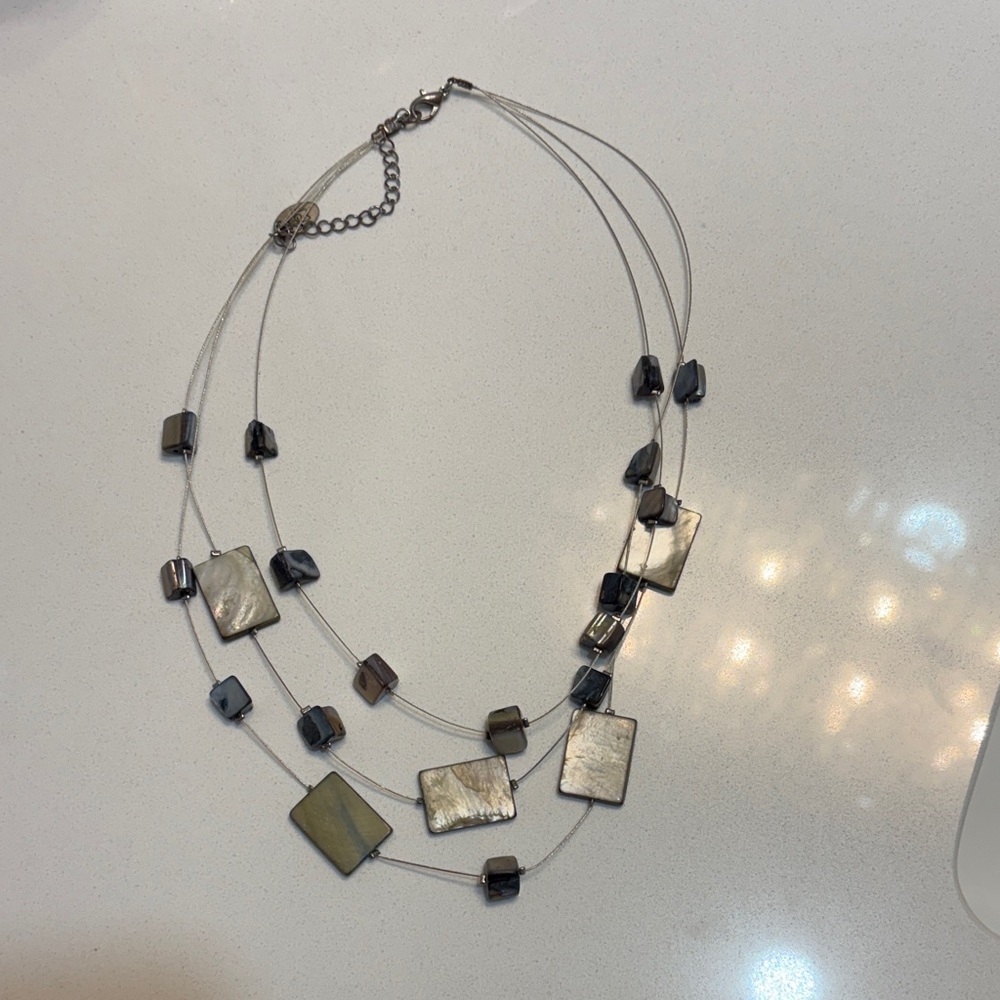 Chic Multi-Layered Necklace with Black and Silver Tones